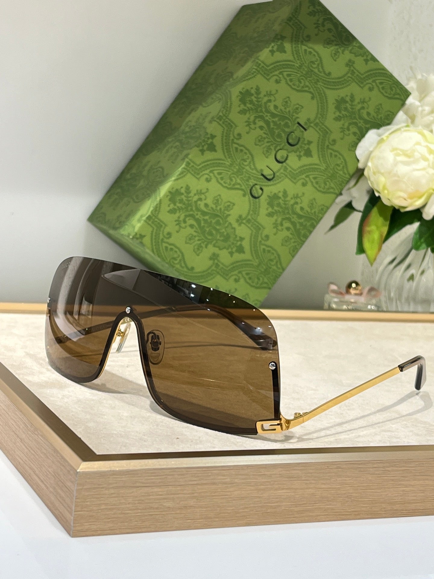 New Season Gucci GG1560S MASK-SHAPED FRAME Sunglasses ✨ - buyonlinebehappy