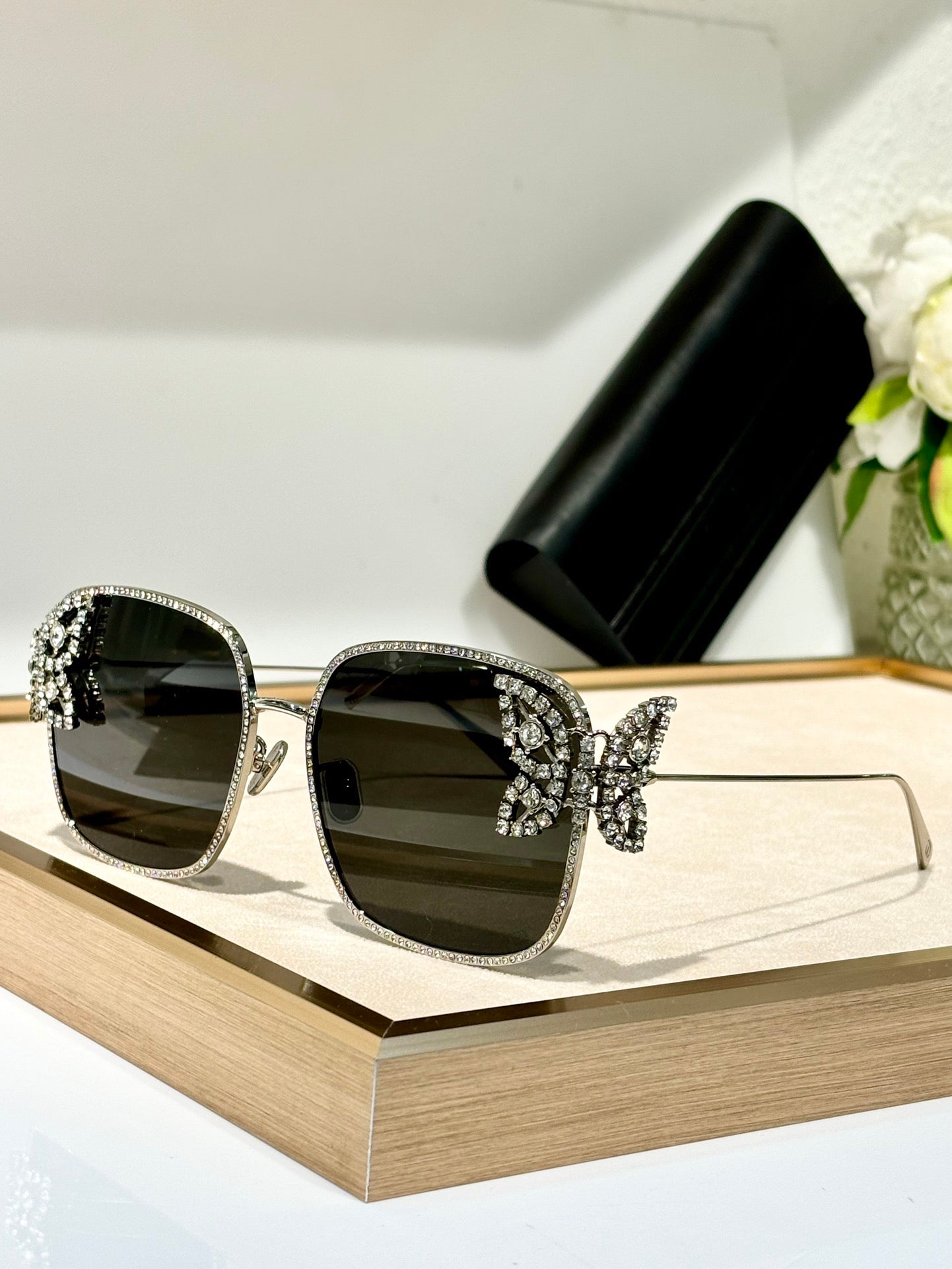 DIOR DiorFantastica S1U Square Sunglasses with Swarovski DIOR DiorFantastica S1U Square Sunglasses with Swarovski