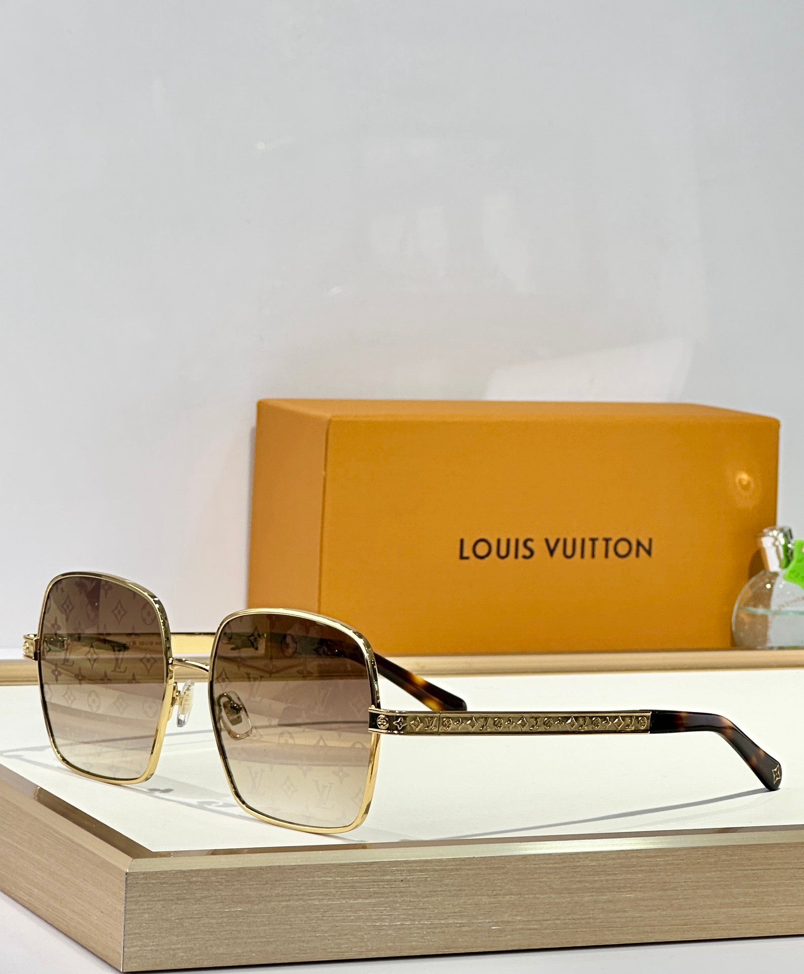 Louis Vuitton Z2955U LV Aura Square Sunglasses ✨ | onlinechics