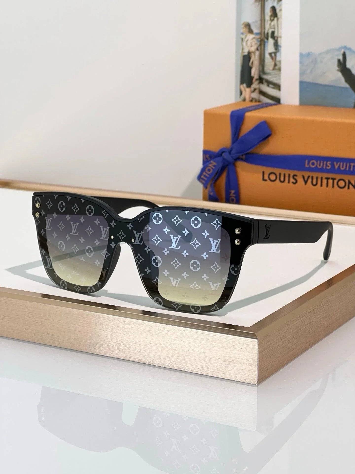LOUIS VUITTONサングラス Louis Vuitton Z2455U LV Flash Square Mask Sunglasses ✨ — onlinechics