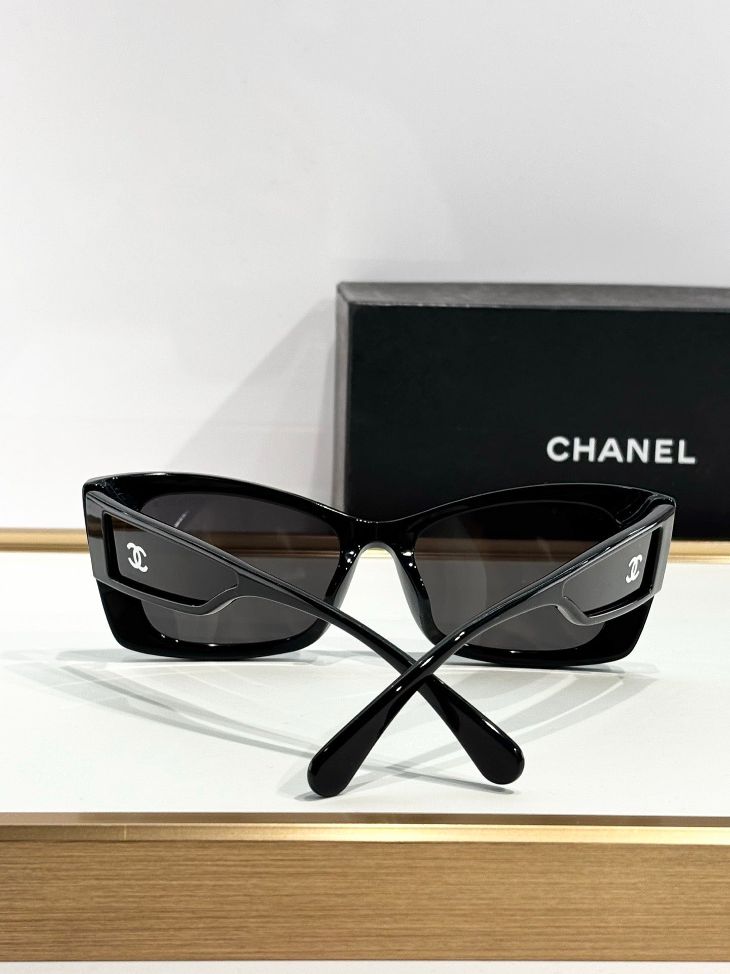 CHANEL 5430 Cat Eye Shape Sunglasses 🖤