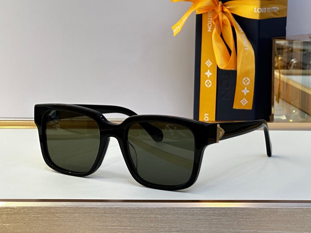 Z1785W Louis Vuitton Glide Square Sunglasses  ✨ - buyonlinebehappy