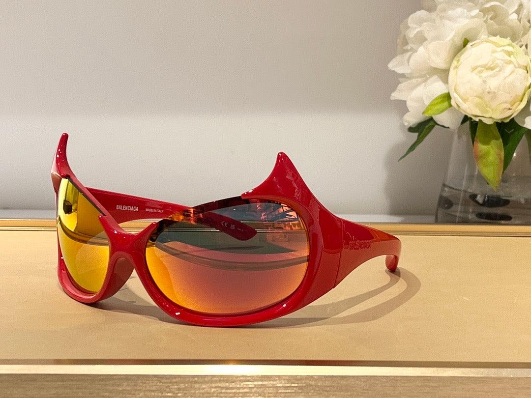 BALENCIAGA GOTHAM CAT SUNGLASSES ✨ | onlinechics.com