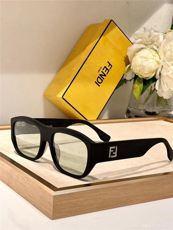 Fendi FE40117 Sunglasses Women's✨
