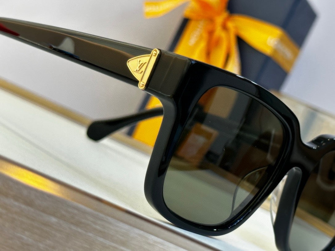 Z1785W Louis Vuitton Glide Square Sunglasses  ✨ - buyonlinebehappy