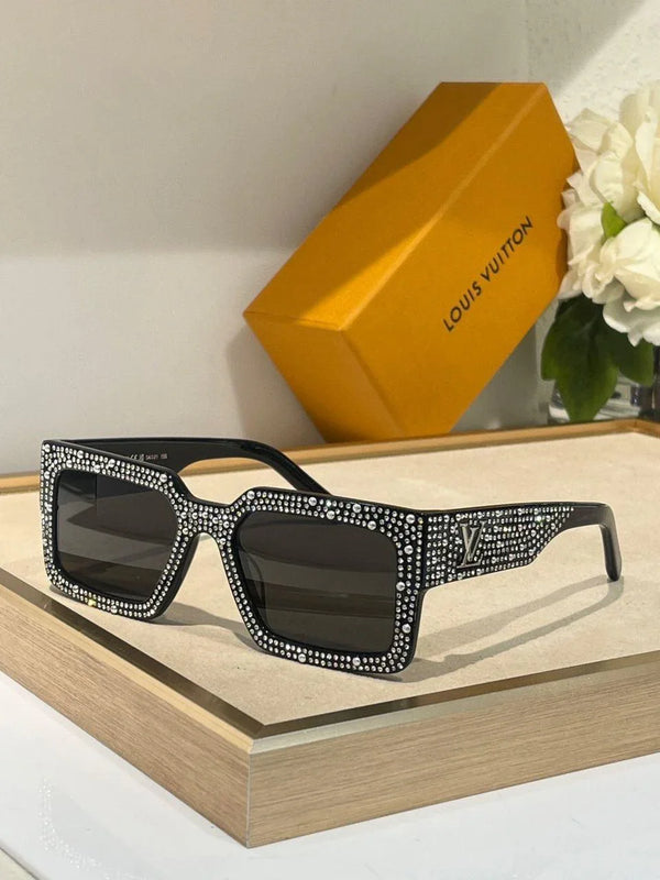 Louis Vuitton Z2396E Runway LV Clash Pearls & Strass Sunglasses✨