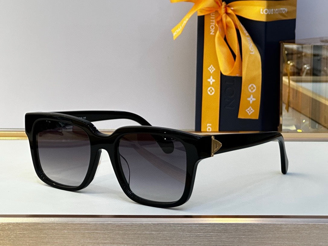 Z1785W Louis Vuitton Glide Square Sunglasses  ✨ - buyonlinebehappy