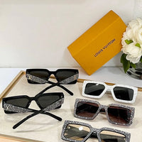 Louis Vuitton Z2396E Runway LV Clash Pearls & Strass Sunglasses✨