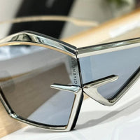 GIVENCHY GIV CUT GV40066U Cat-eye gold-tone sunglasses Size 66✨
