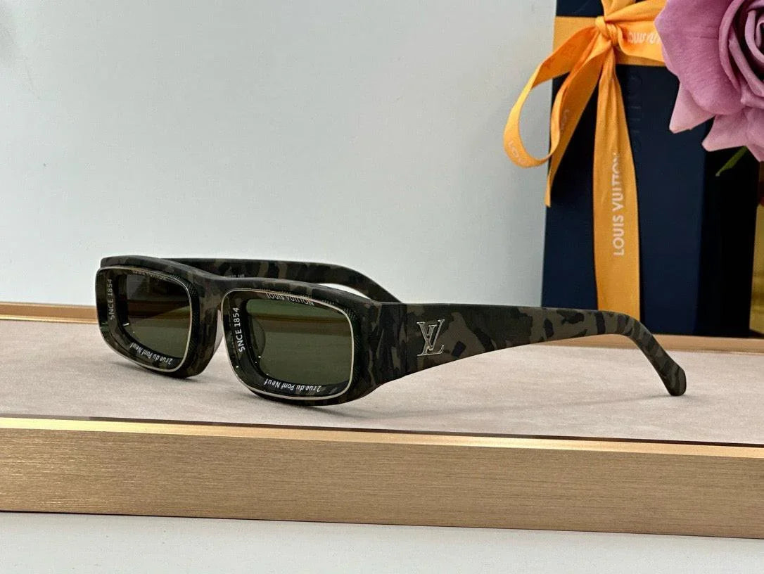 Louis Vuitton Z2388E Runway Super Vision Low Square Sunglasses