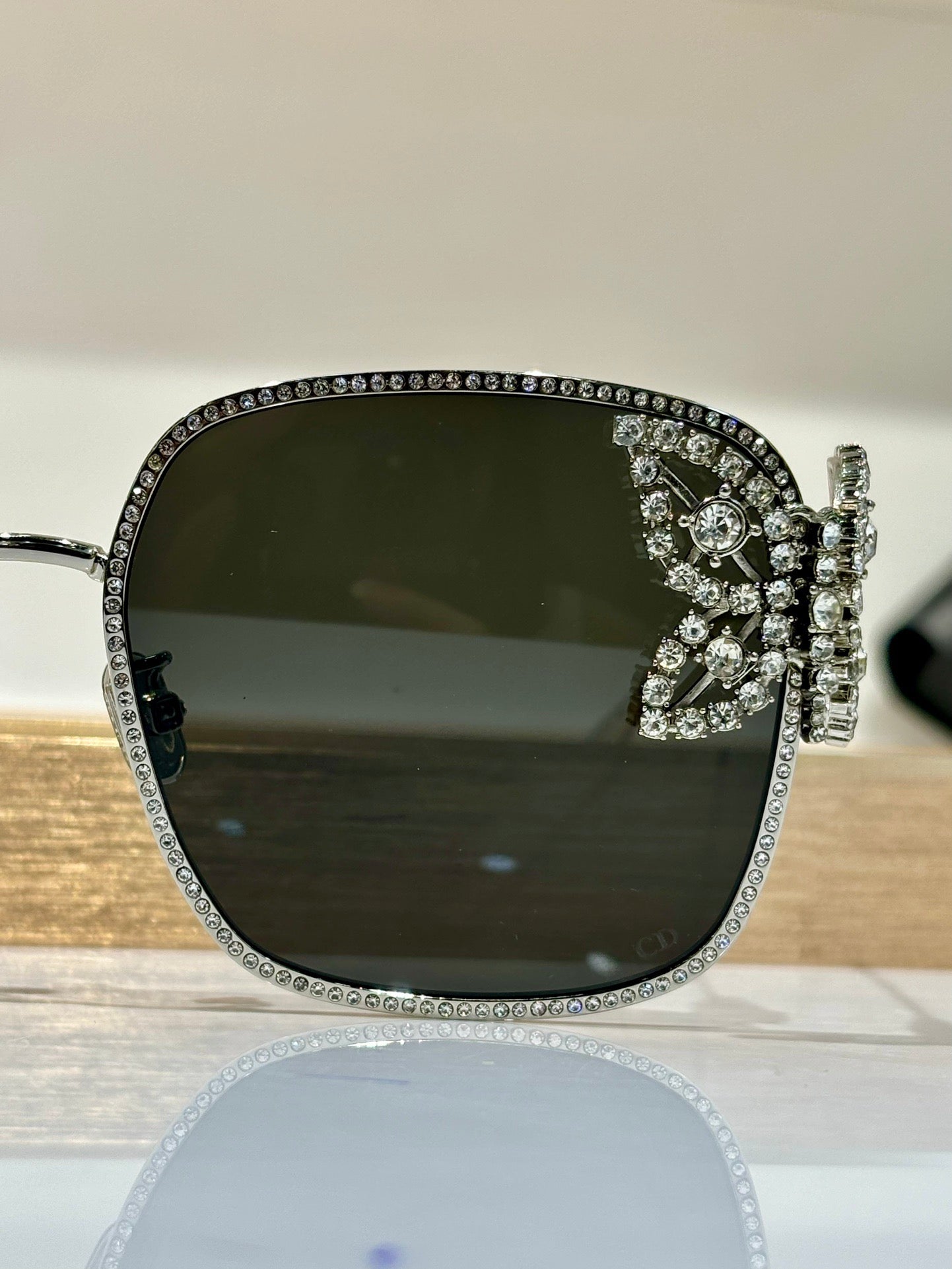 - DIOR DiorFantastica S1U Square Sunglasses with Swarovski® Crystals 💎 - buyonlinebehappy