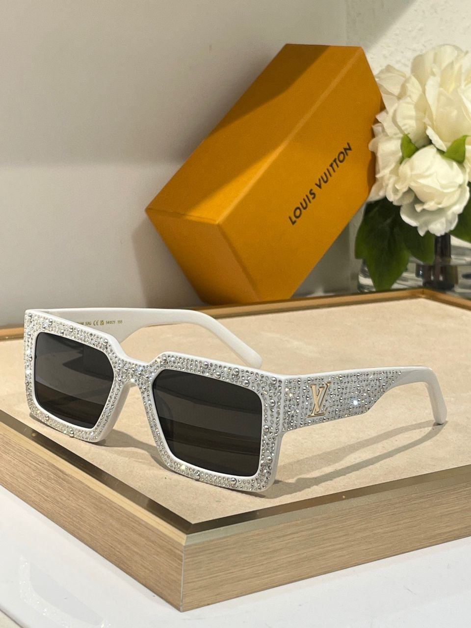 Louis Vuitton Z2396E Runway LV Clash Pearls & Strass Sunglasses✨ - buyonlinebehappy