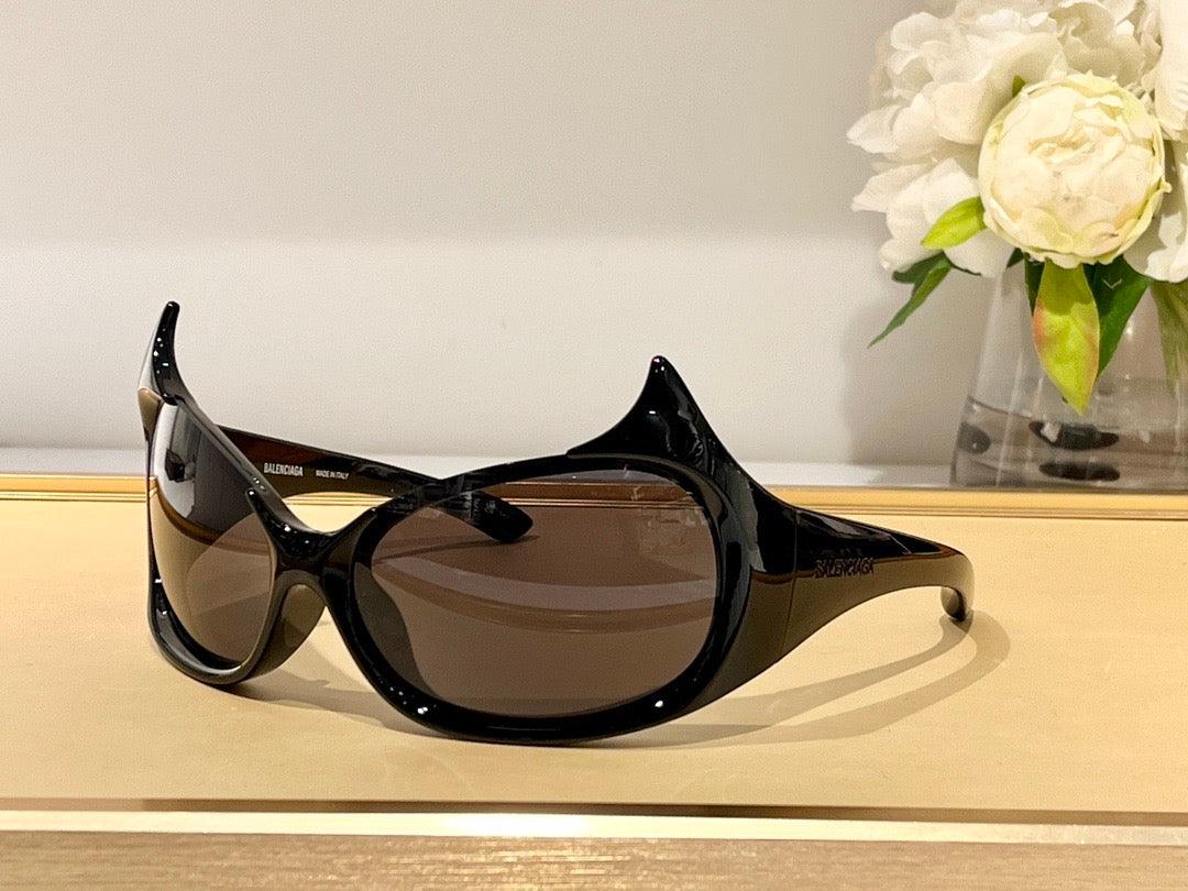 【BALENCIAGA】 Gotham Cat Gotham Cat cat-eye sunglasses in black - Balenciaga | Mytheresa