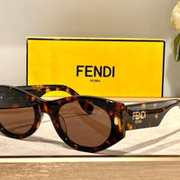 FENDI Roma FE40125 Sunglasses shape Women's✨