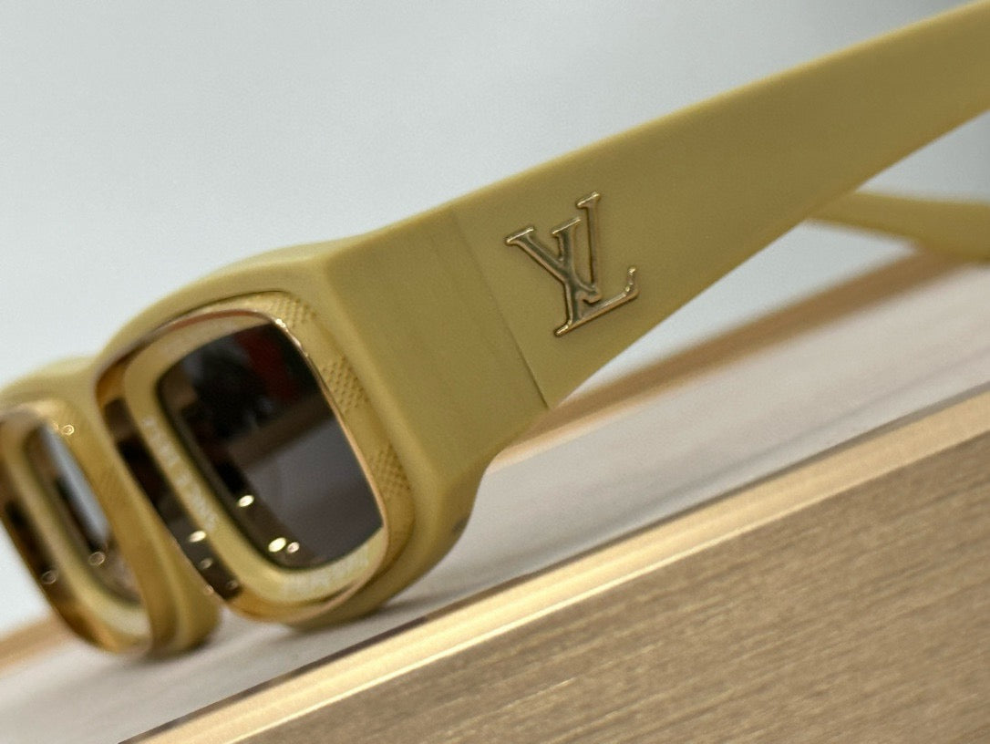 Z2388E Runway Louis Vuitton Super Vision Low Square Sunglasses ✨ - buyonlinebehappy