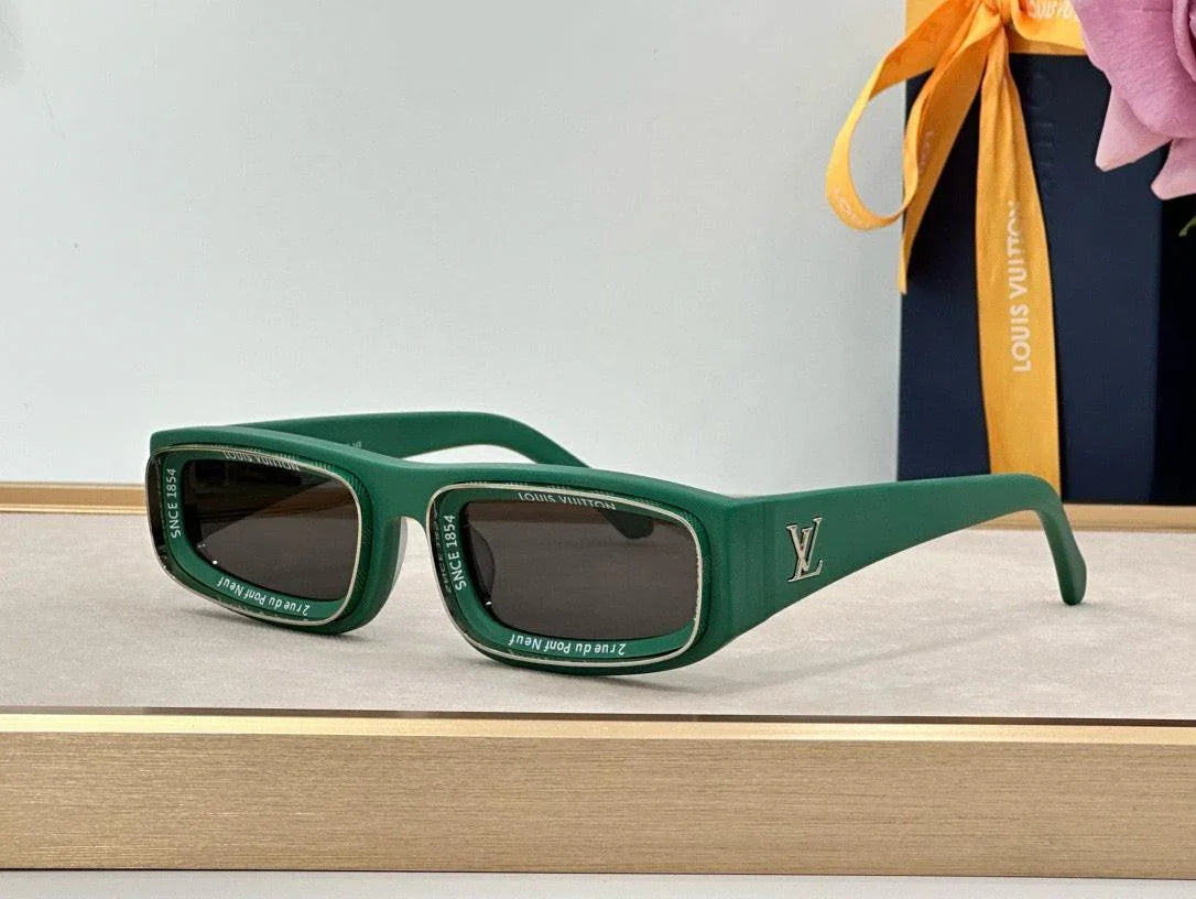 Louis Vuitton Z2388E Runway Super Vision Low Square Sunglasses