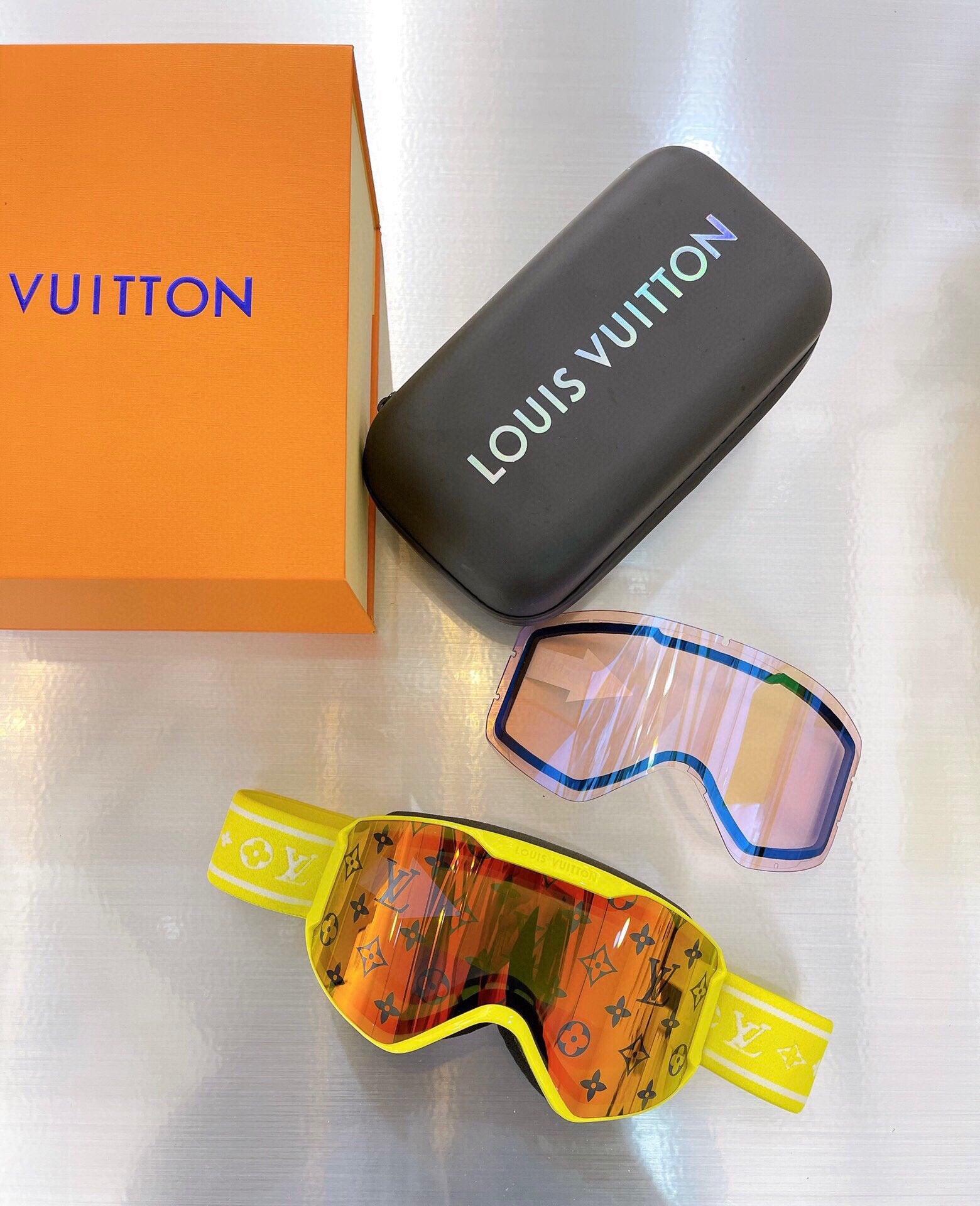 Louis Vuitton NEW SEASON Z1573W LV Snow Mask ✨ - buyonlinebehappy