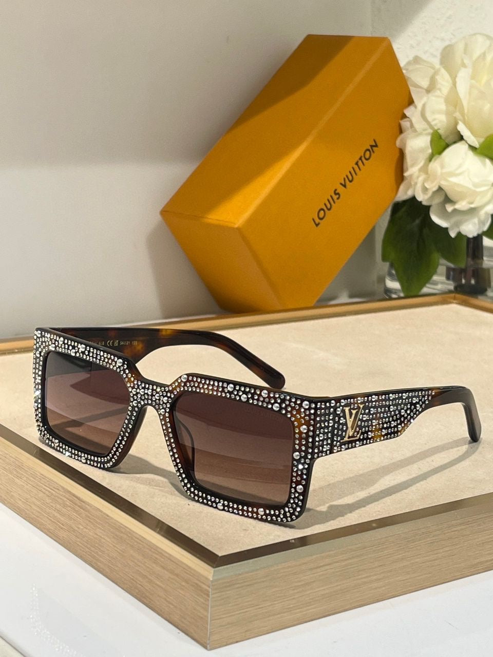 Louis Vuitton Z2396E Runway LV Clash Pearls & Strass Sunglasses✨ - buyonlinebehappy