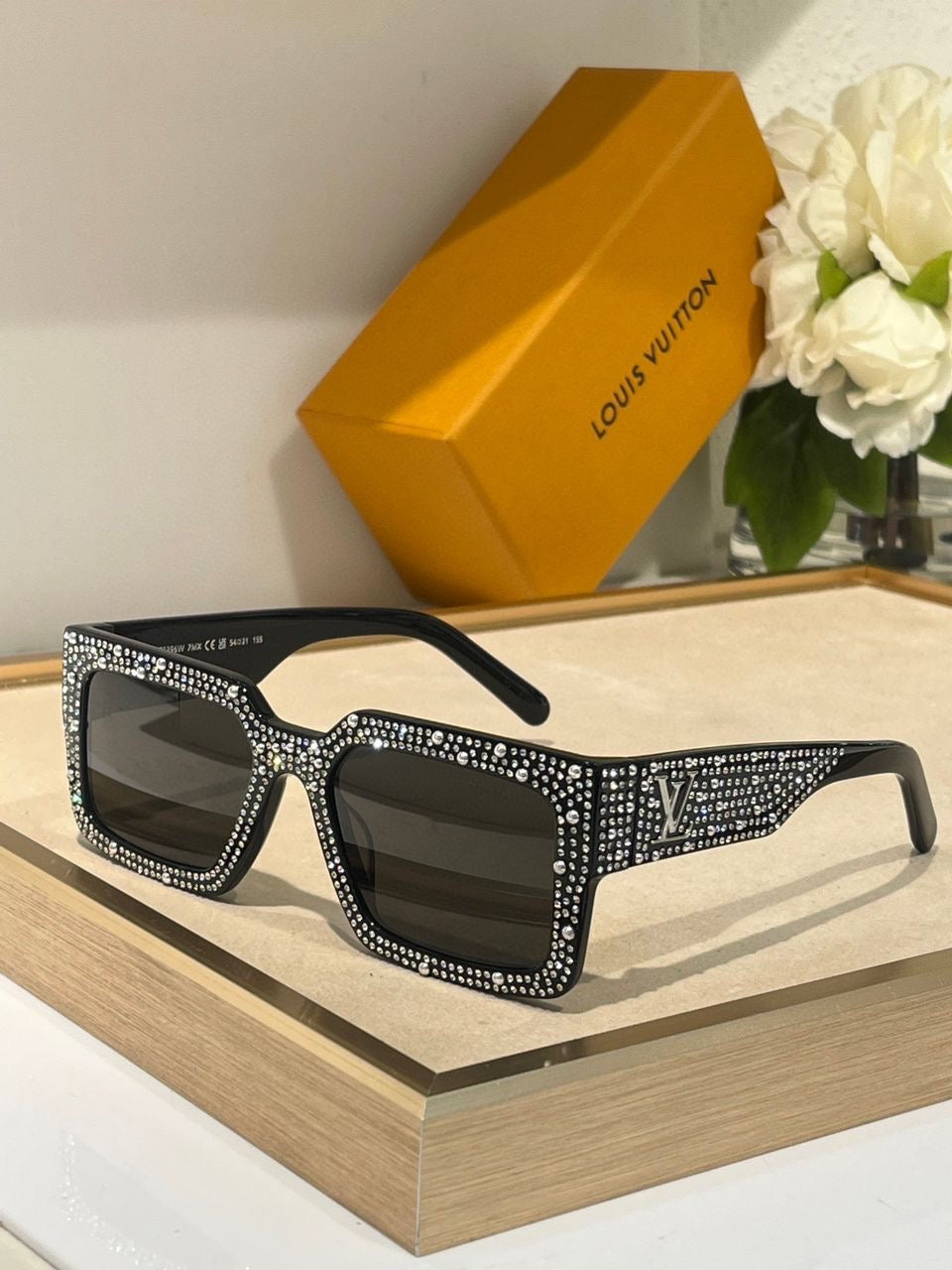 Louis Vuitton Z2396E Runway LV Clash Pearls & Strass Sunglasses✨ - buyonlinebehappy