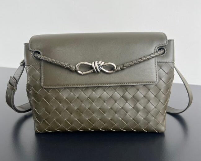 Bottega Veneta  Small Andiamo Messenger Bag in Intrecciato Leathers 💚 - onlinechics.com
