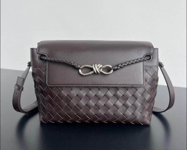 Bottega Veneta  Small Andiamo Messenger Bag in Intrecciato Leathers 💚 - onlinechics.com