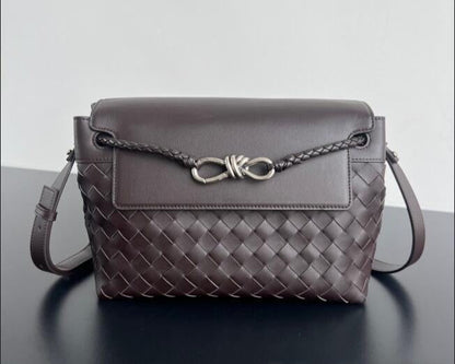 Bottega Veneta  Small Andiamo Messenger Bag in Intrecciato Leathers 💚 - onlinechics.com