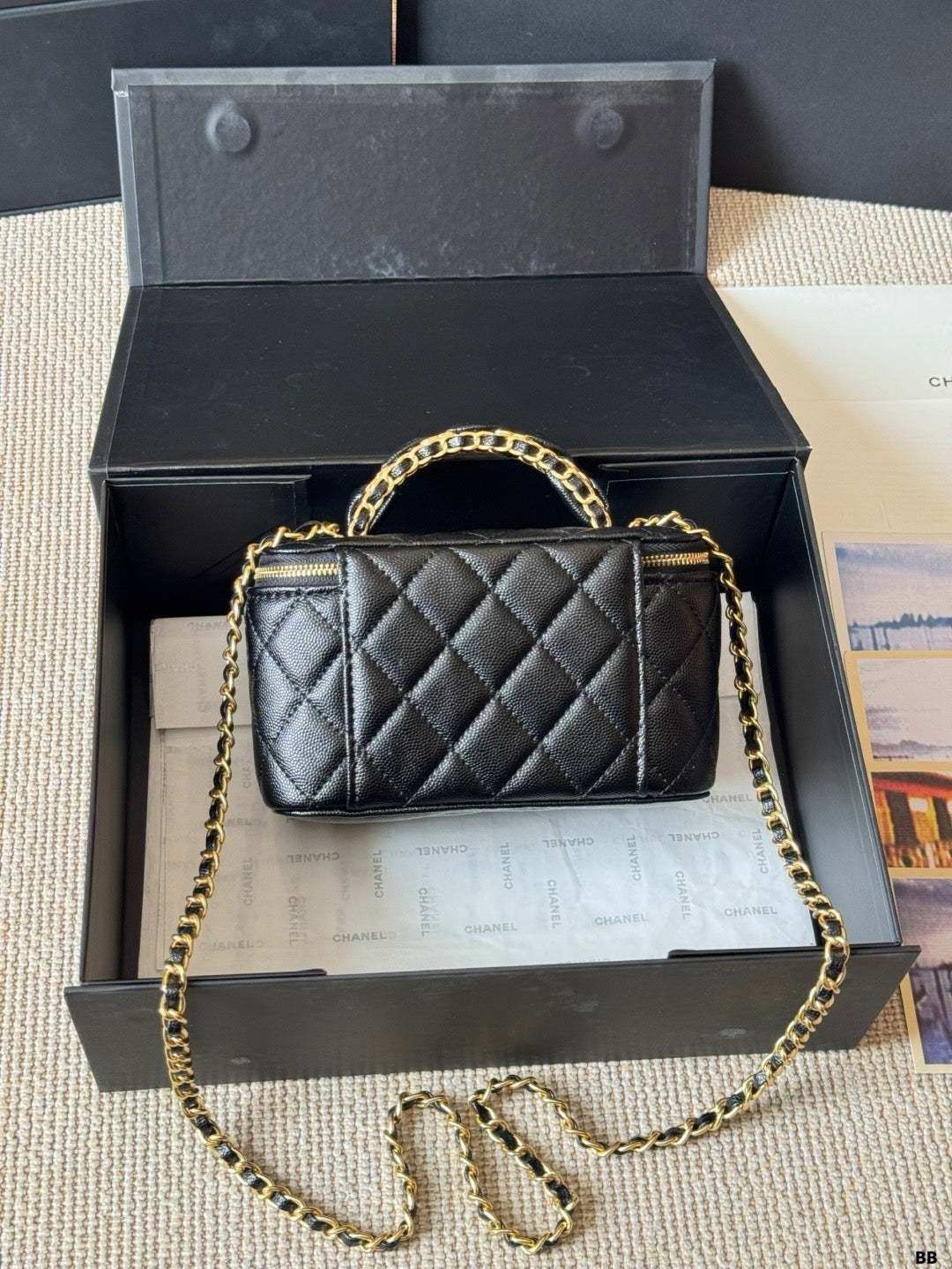 CHANEL Vanity Chanel White Chain Shoulder Bag  ✨ - onlinechics.com