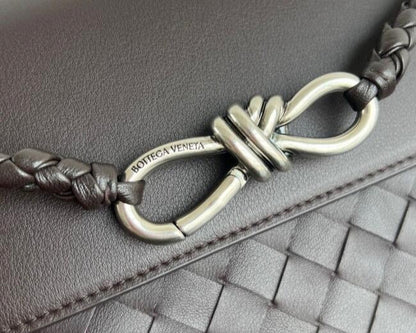 Bottega Veneta  Small Andiamo Messenger Bag in Intrecciato Leathers 💚 - onlinechics.com