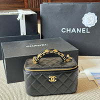 CHANEL Vanity Chanel White Chain Shoulder Bag  ✨