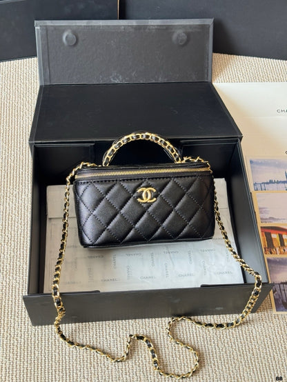 CHANEL Vanity Chanel White Chain Shoulder Bag  ✨ - onlinechics.com