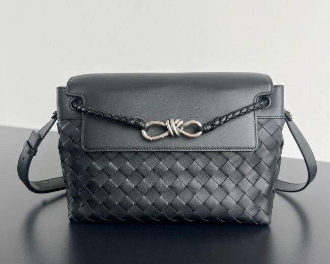Bottega Veneta  Small Andiamo Messenger Bag in Intrecciato Leathers 💚 - onlinechics.com