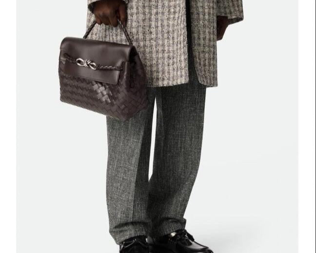 Bottega Veneta  Small Andiamo Messenger Bag in Intrecciato Leathers 💚 - onlinechics.com