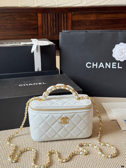 CHANEL Vanity Chanel White Chain Shoulder Bag  ✨ - onlinechics.com