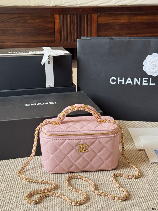 CHANEL Vanity Chanel White Chain Shoulder Bag  ✨ - onlinechics.com