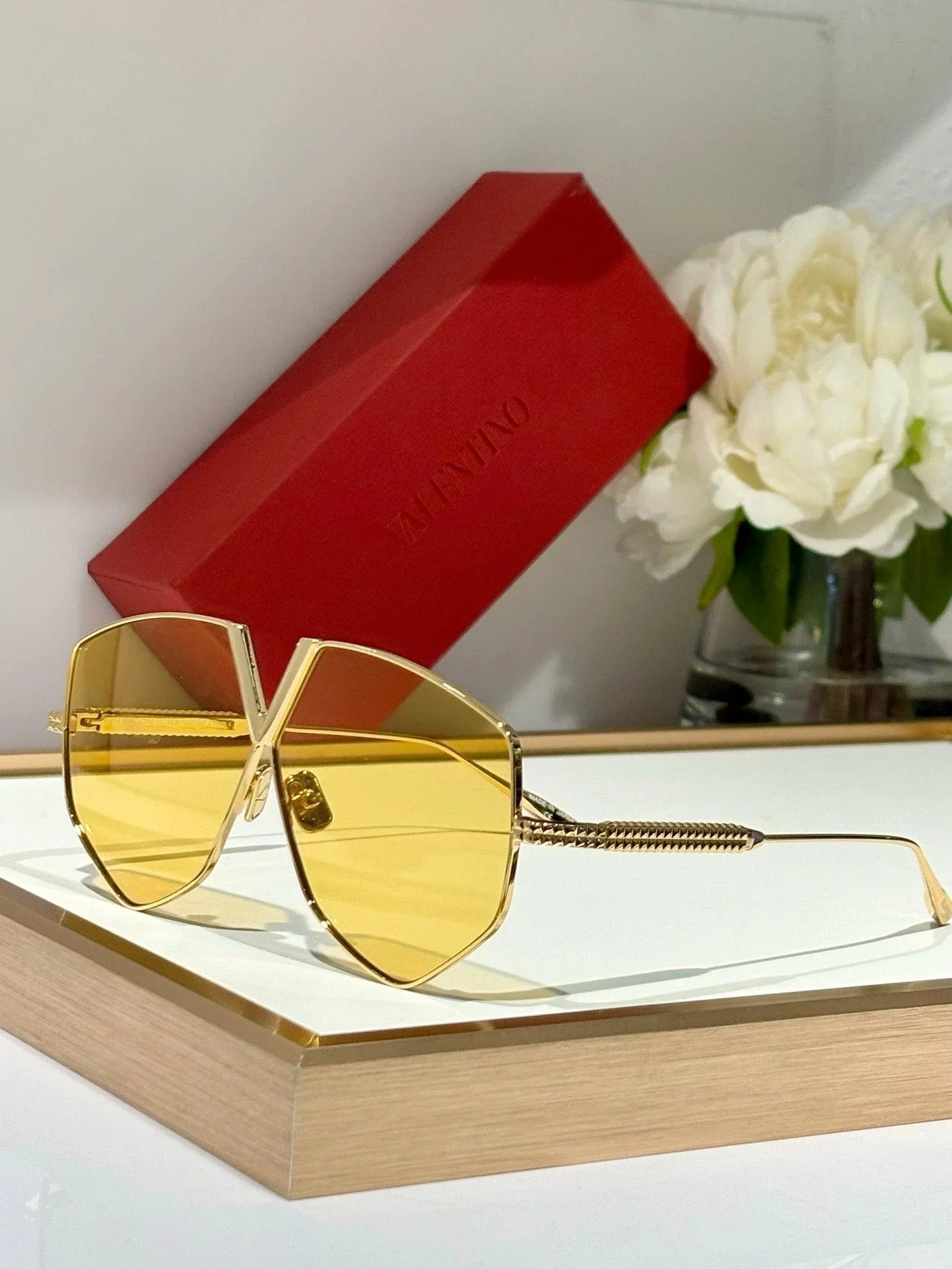 Valentino Garavani VLS-115-C-64 64mm Valentino V-Hexagon VLS-115A Sunglasses Pale Gold/Grey  main image 4