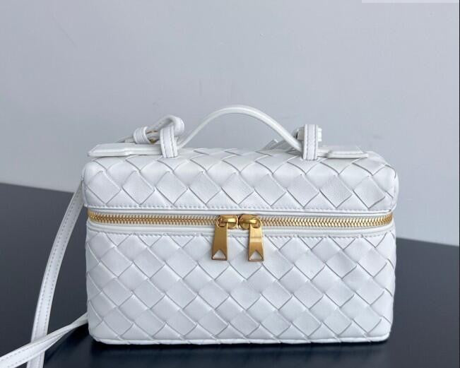 Bottega Veneta Bang Bang Vanity Case in Intrecciato Leathers 💚 - onlinechics.com