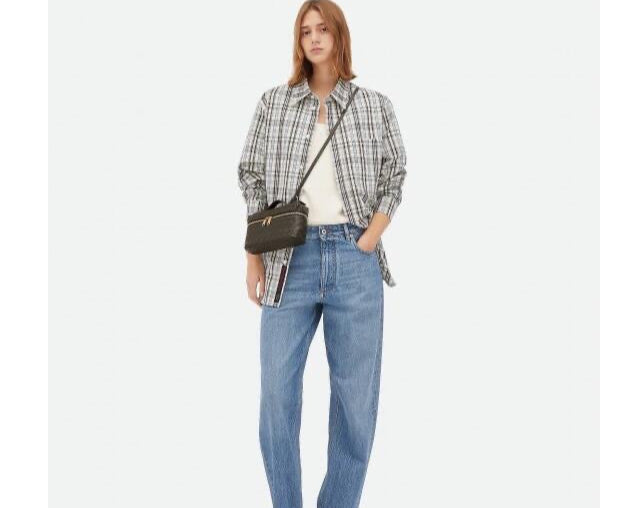 Bottega Veneta Bang Bang Vanity Case in Intrecciato Leathers 💚 - onlinechics.com