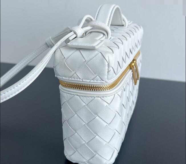 Bottega Veneta Bang Bang Vanity Case in Intrecciato Leathers 💚 - onlinechics.com