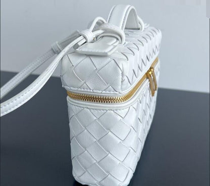 Bottega Veneta Bang Bang Vanity Case in Intrecciato Leathers 💚 - onlinechics.com