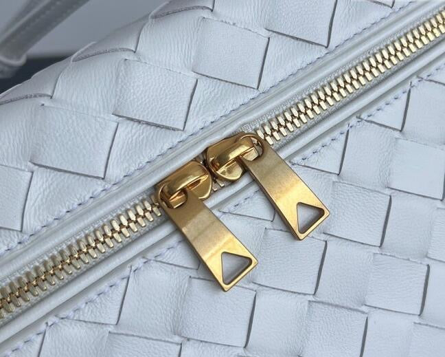 Bottega Veneta Bang Bang Vanity Case in Intrecciato Leathers 💚 - onlinechics.com