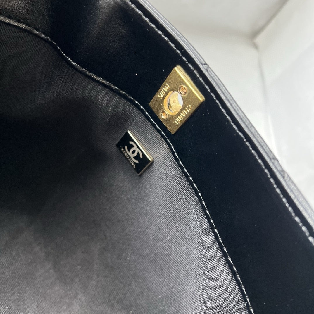 CHANEL HOBO HANDBAG NEW 2024 Collection ✨ - onlinechics.com