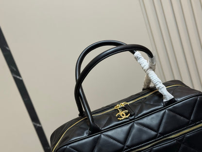Chanel Vintage Chanel Bowling Black Duffle Bag – 45 cm 🖤 - onlinechics.com
