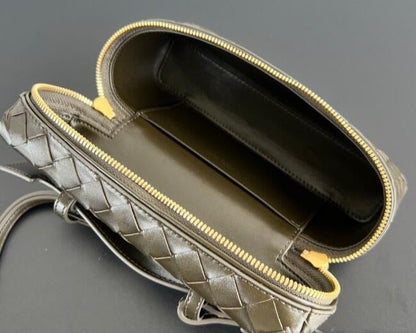Bottega Veneta Bang Bang Vanity Case in Intrecciato Leathers 💚 - onlinechics.com