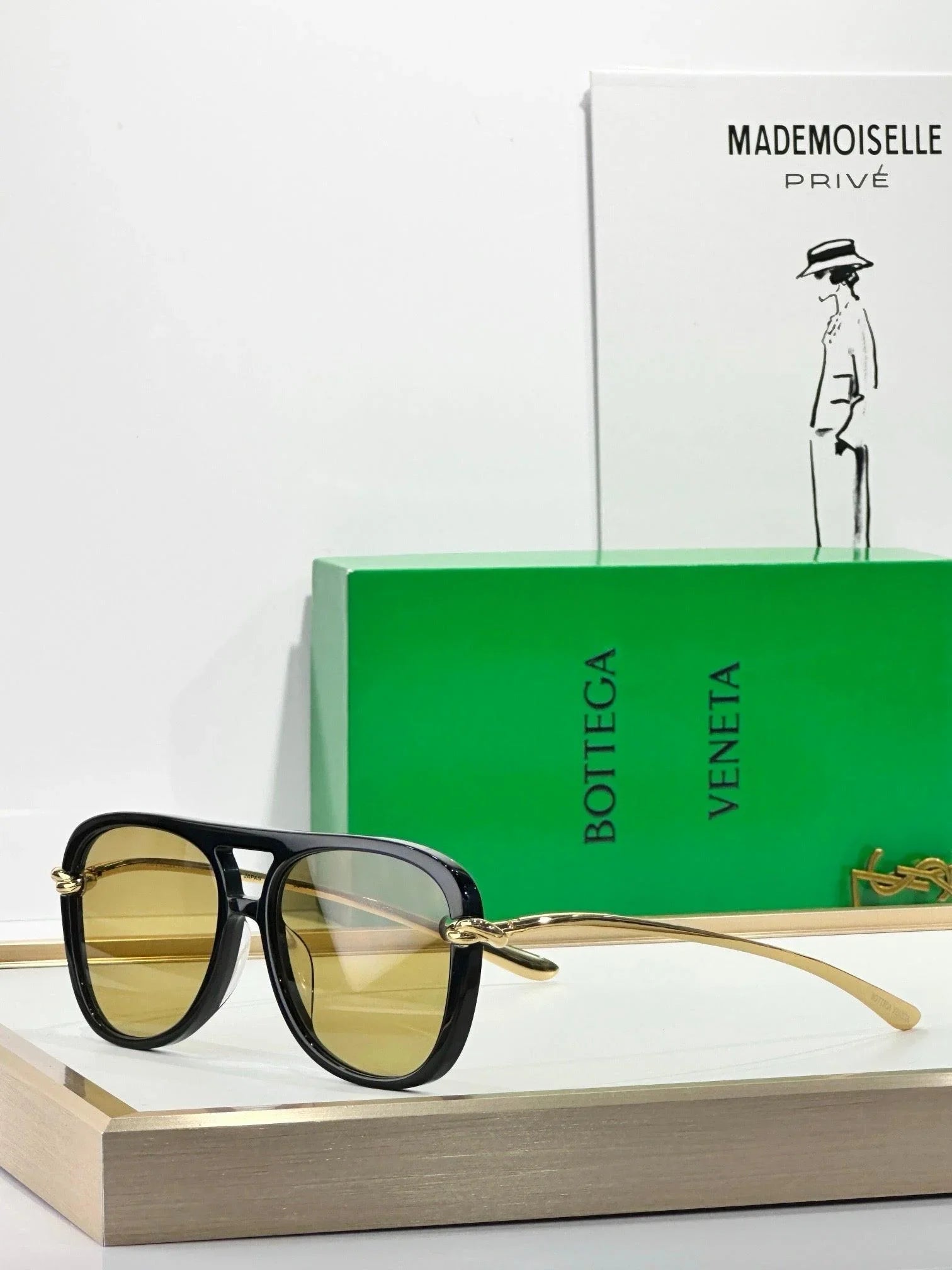 NEW Bottega Veneta BV1418S Gold Green Aviator Sunglasses $760 Bottega Veneta BV1418S Knot Aviator, Green – CULTSTATUS main image 2