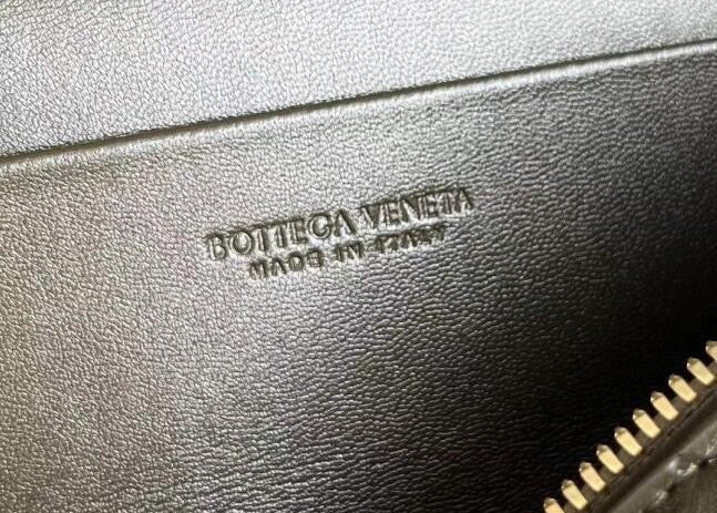 Bottega Veneta Bang Bang Vanity Case in Intrecciato Leathers 💚 - onlinechics.com