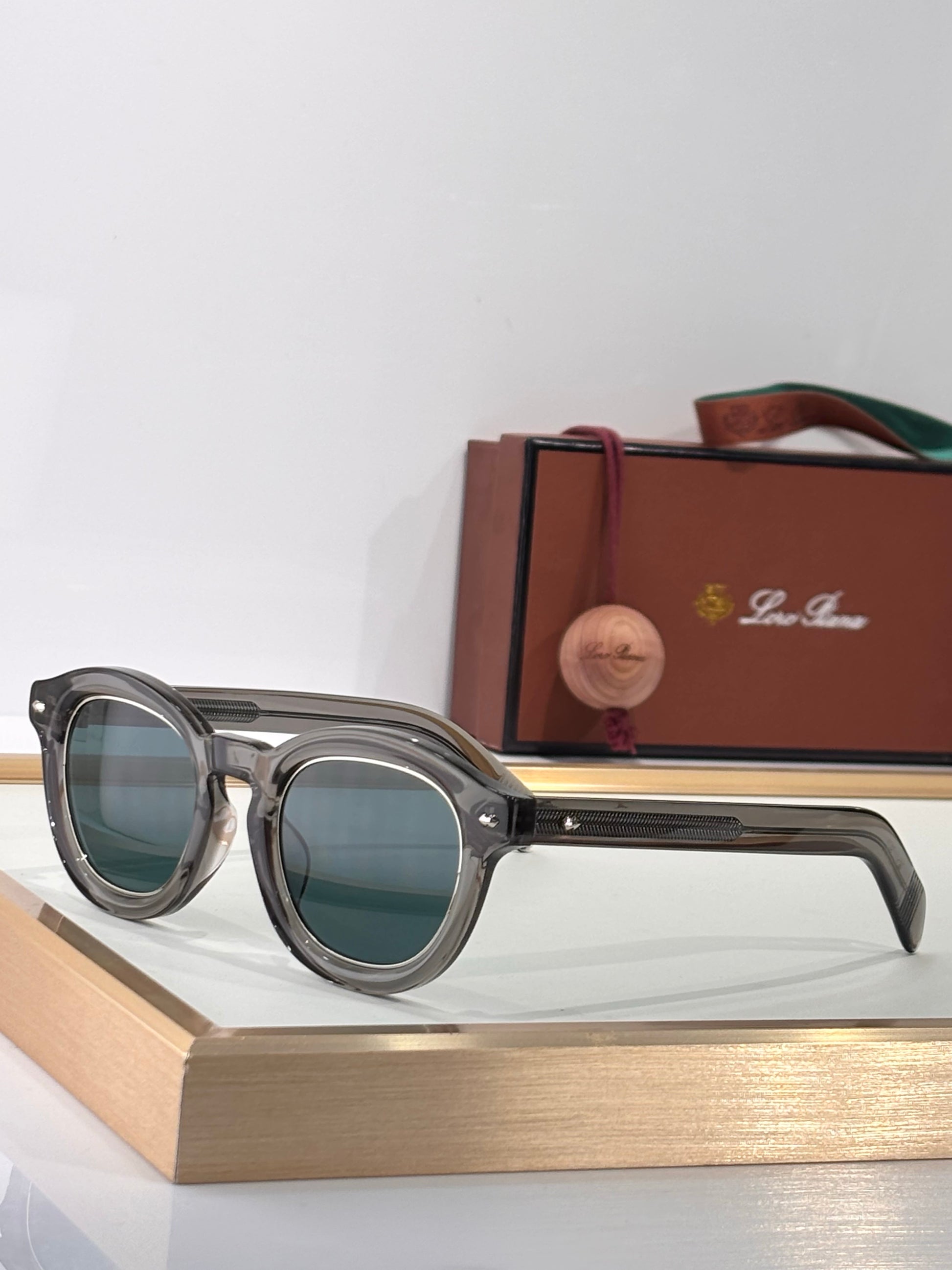 -  Loro Piana Traveller  Unisex Sunglasses 🍂 - onlinechics.com