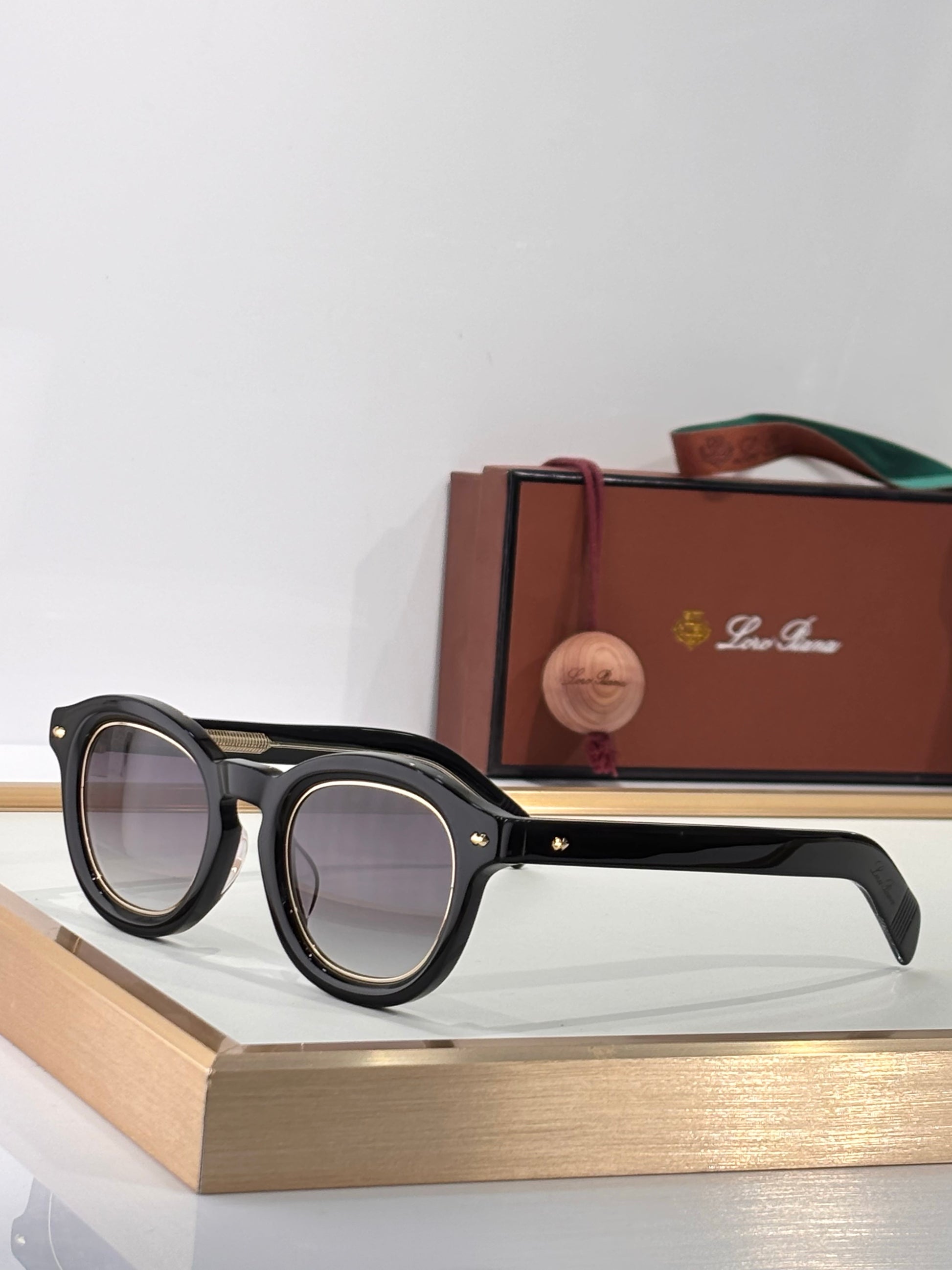 -  Loro Piana Traveller  Unisex Sunglasses 🍂 - onlinechics.com