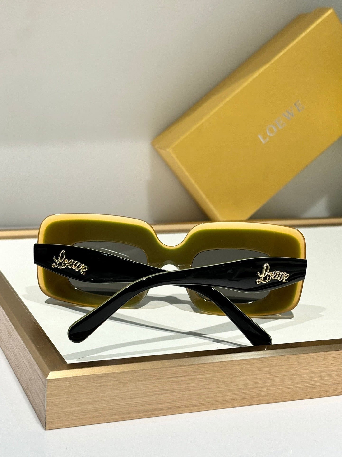 -  LOEWE x Paula's Ibiza  LW 40139U Unisex Sunglasses  ✨