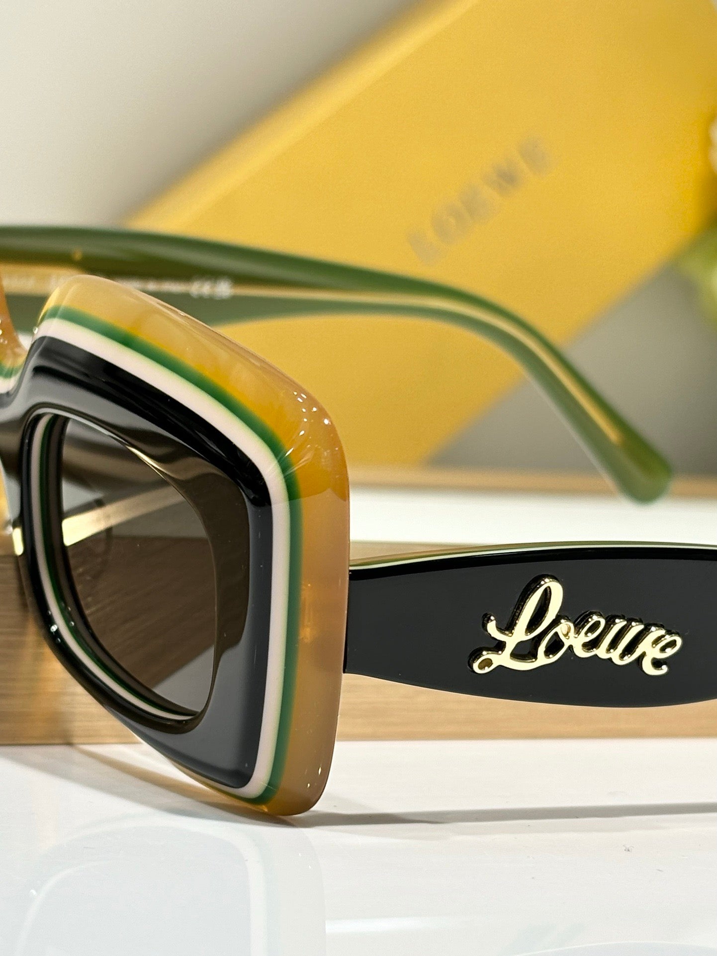 -  LOEWE x Paula's Ibiza  LW 40139U Unisex Sunglasses  ✨