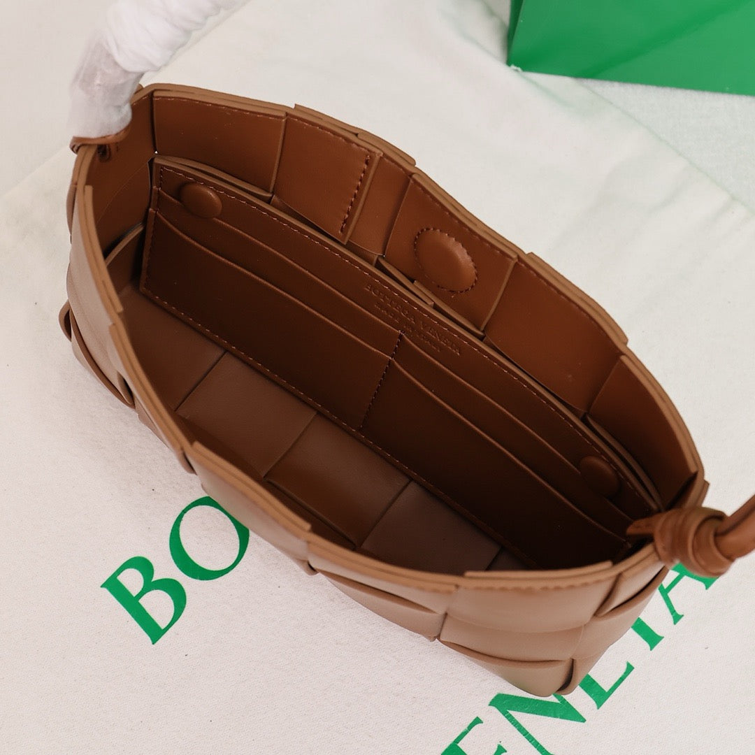 Bottega Veneta Small Cassette Small Intreccio leather bag 💚 - onlinechics.com